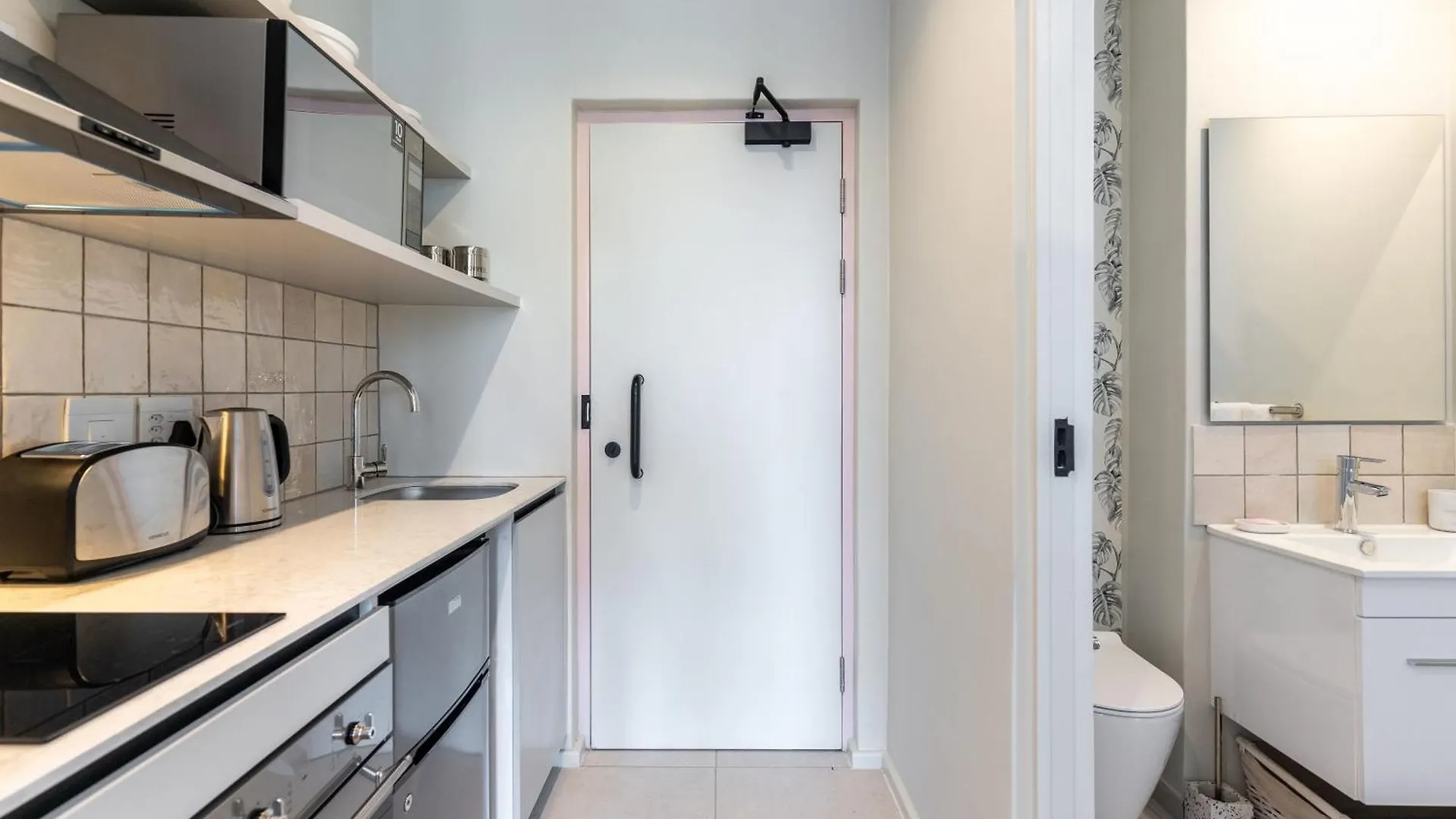 The Rose207: Modern Corner Studio With Views Cape Town