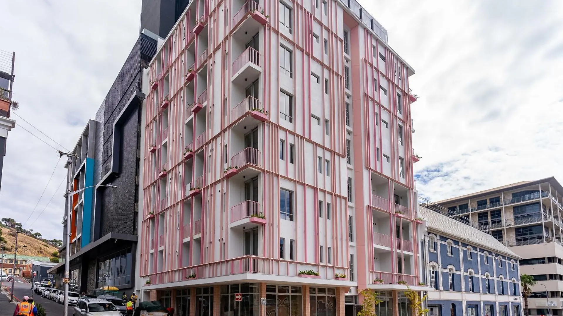 The Rose207: Modern Corner Studio With Views Cape Town Apartment