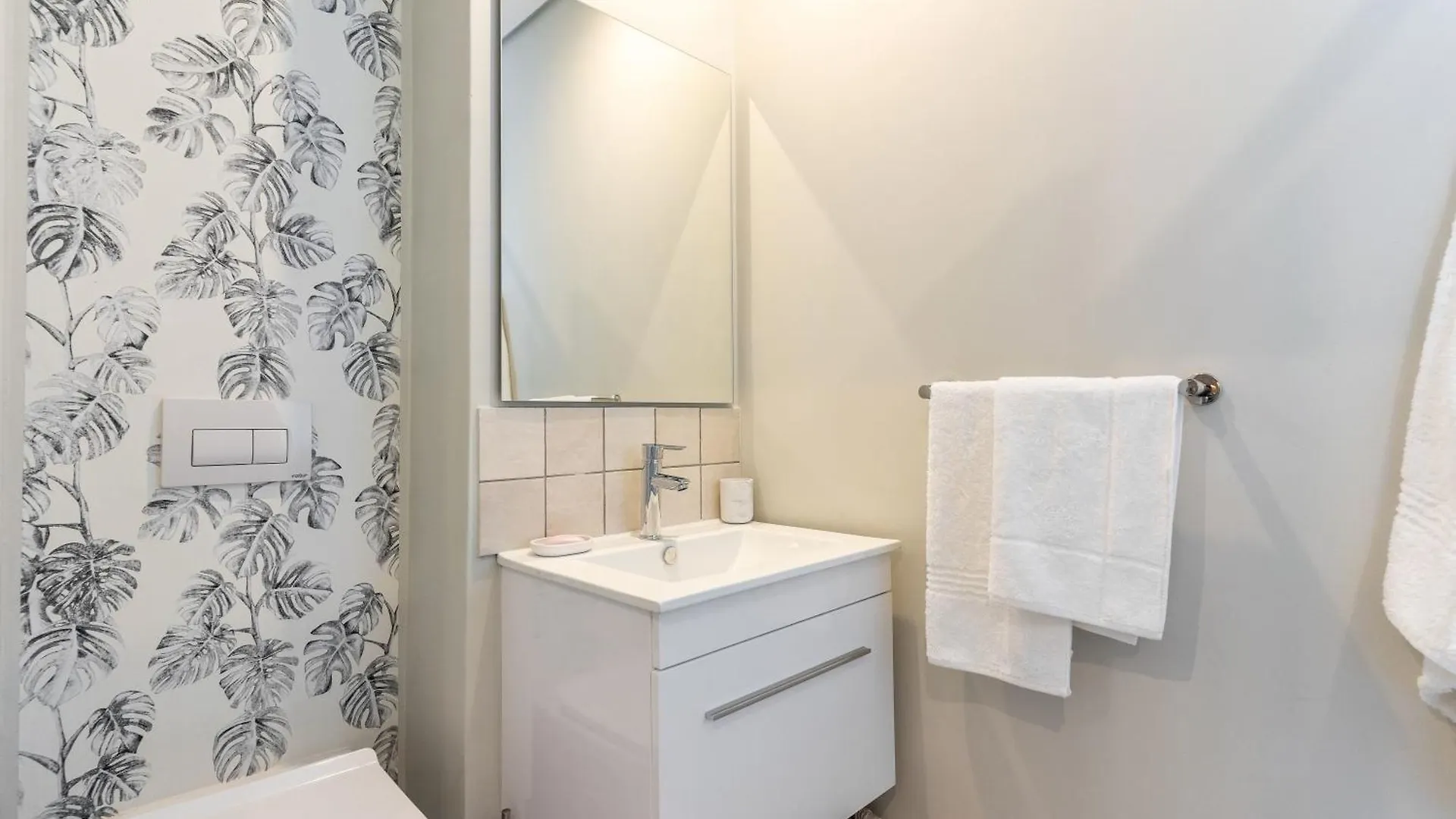 The Rose207: Modern Corner Studio With Views Cape Town South Africa