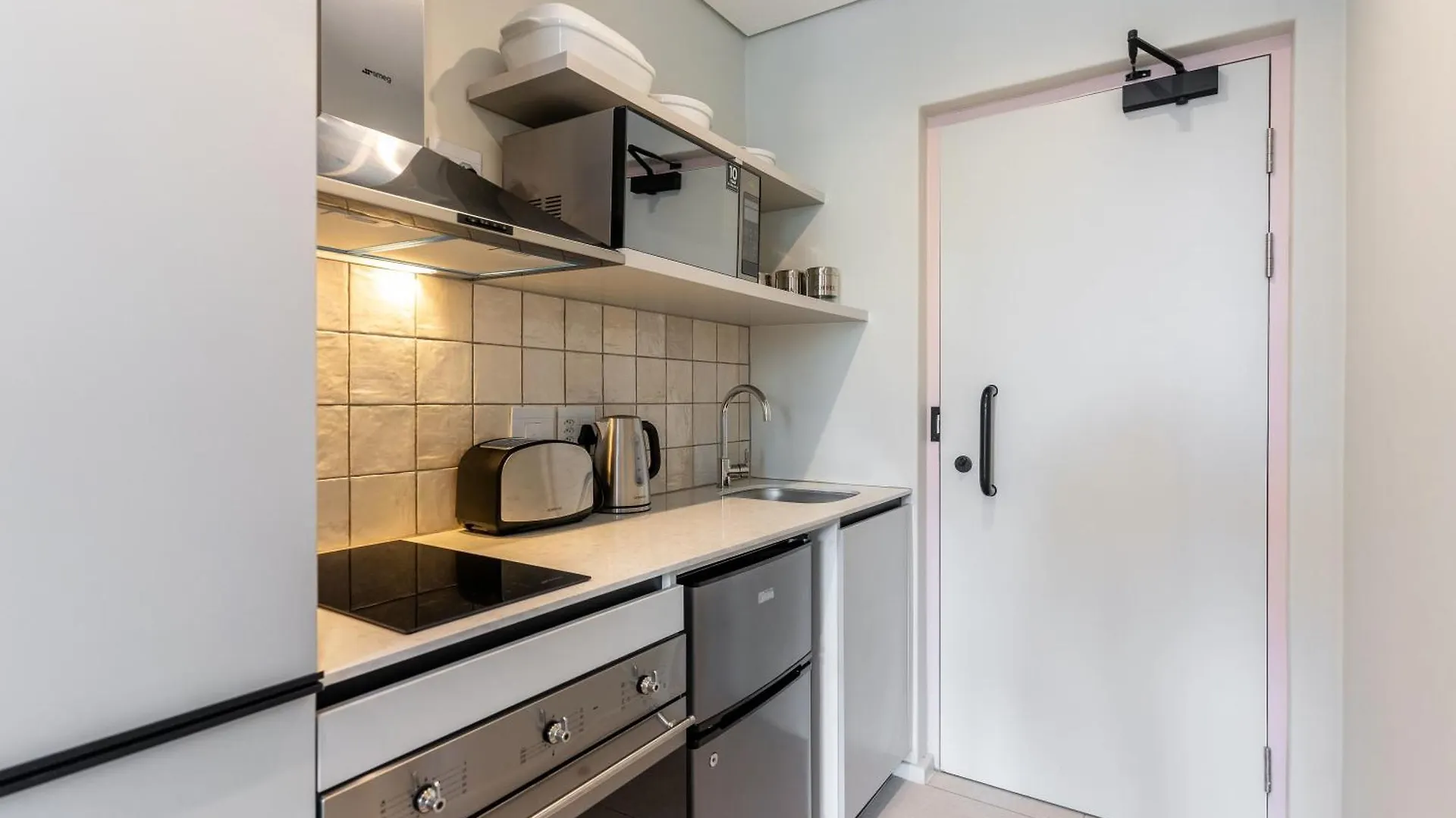 Apartment The Rose207: Modern Corner Studio With Views Cape Town