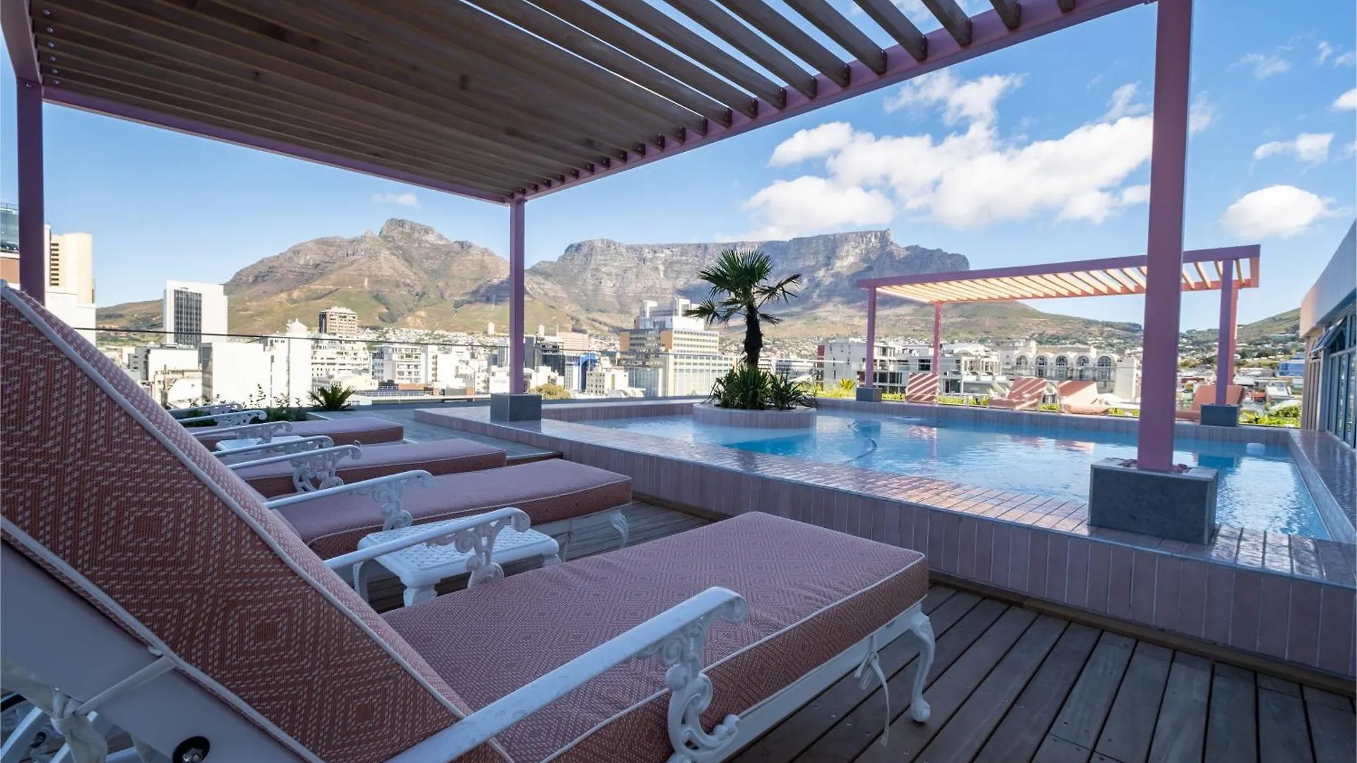 Apartment The Rose207: Modern Corner Studio With Views Cape Town